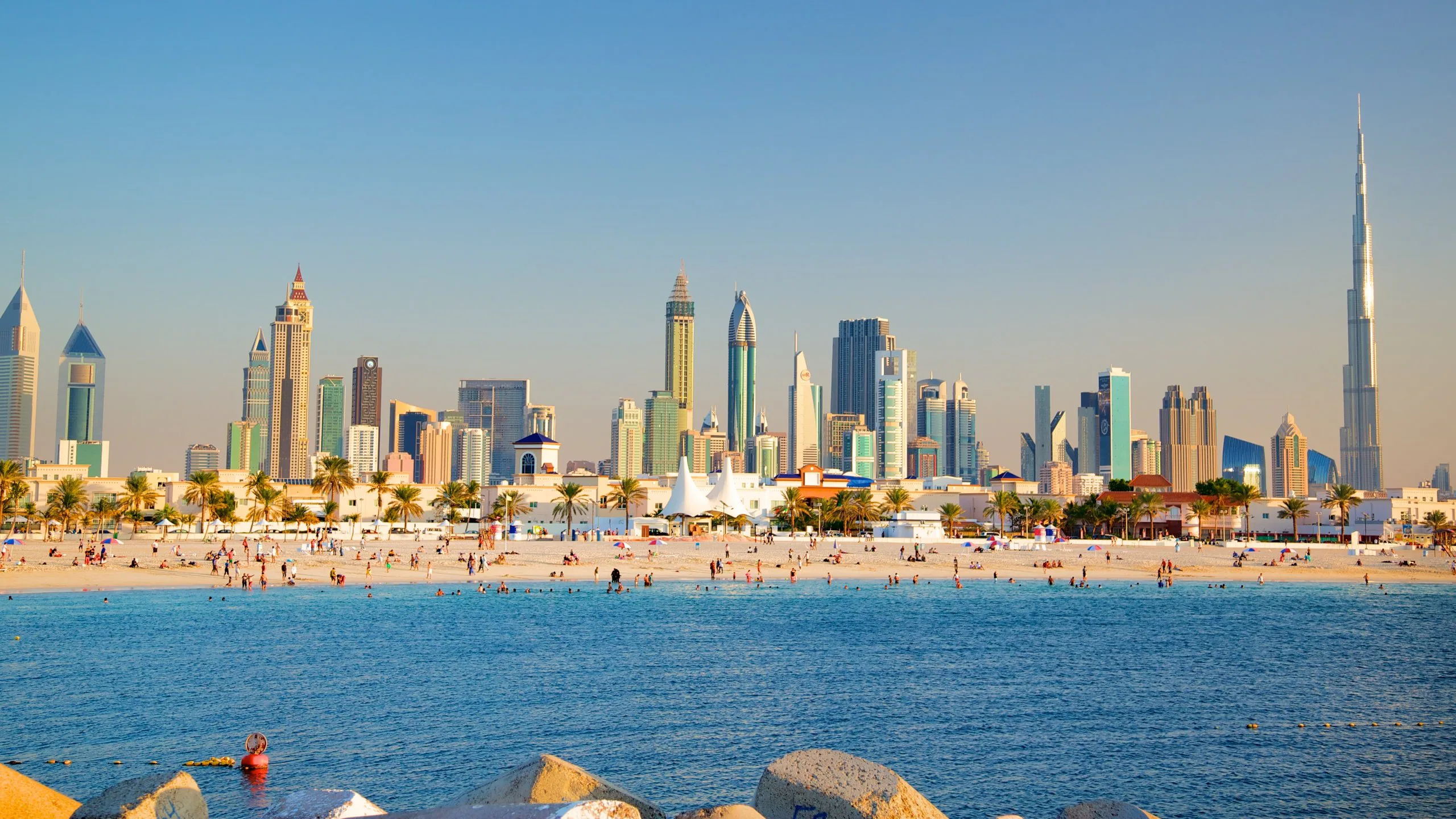 Dubai digital nomad destination 2025 - best luxury remote work city with premium coworking spaces, zero income tax, modern skyline, and business networking for high-earning nomads