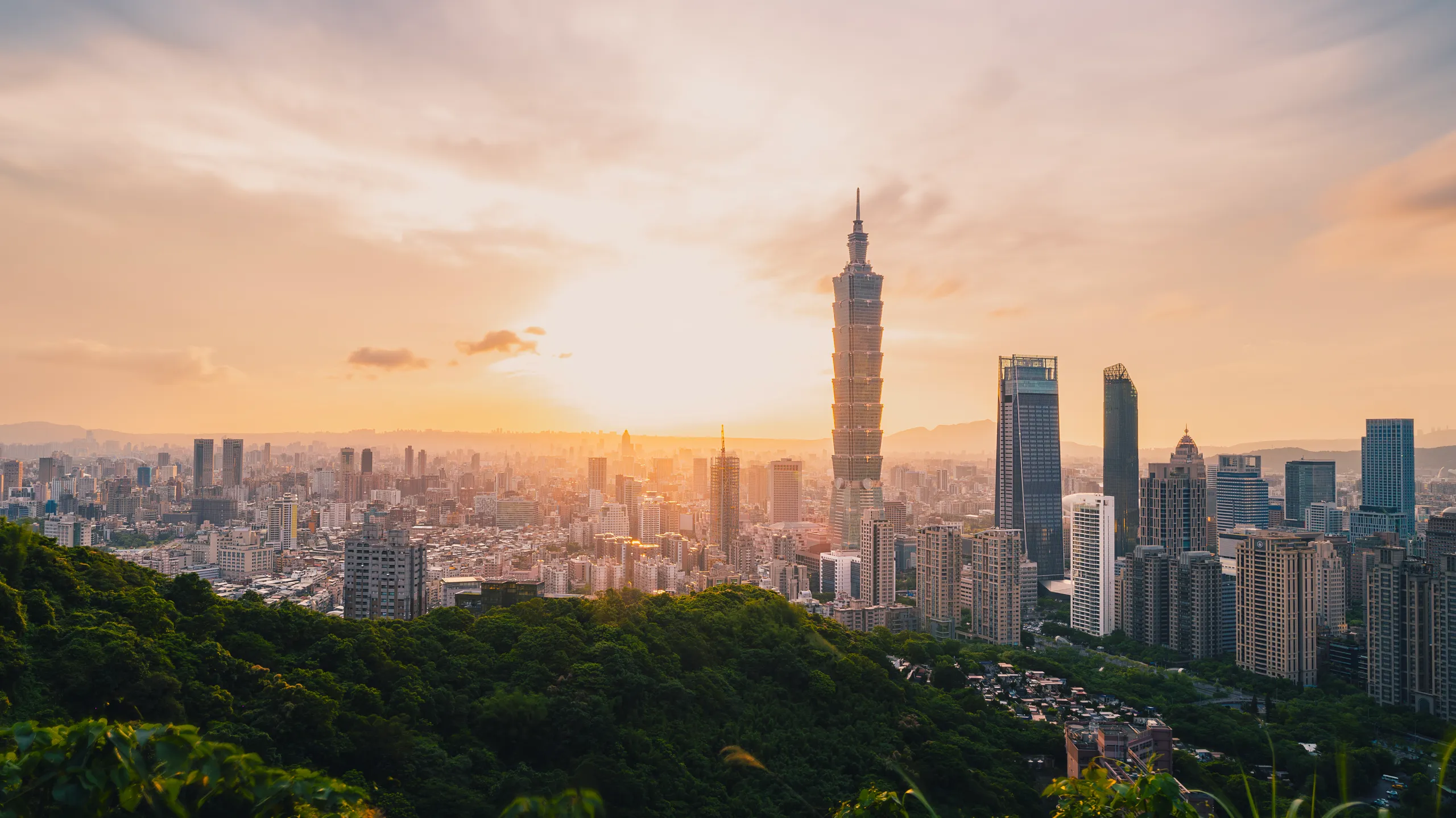 Taiwan night markets and mountain scenery - hidden gem for solo food adventures and cultural discovery