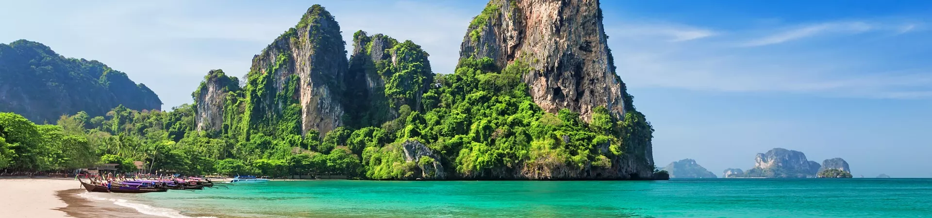 Thailand Chiang Mai digital nomad destination 2025 - top budget remote work city with tropical coworking spaces, ultra-affordable lifestyle, and original nomad capital atmosphere